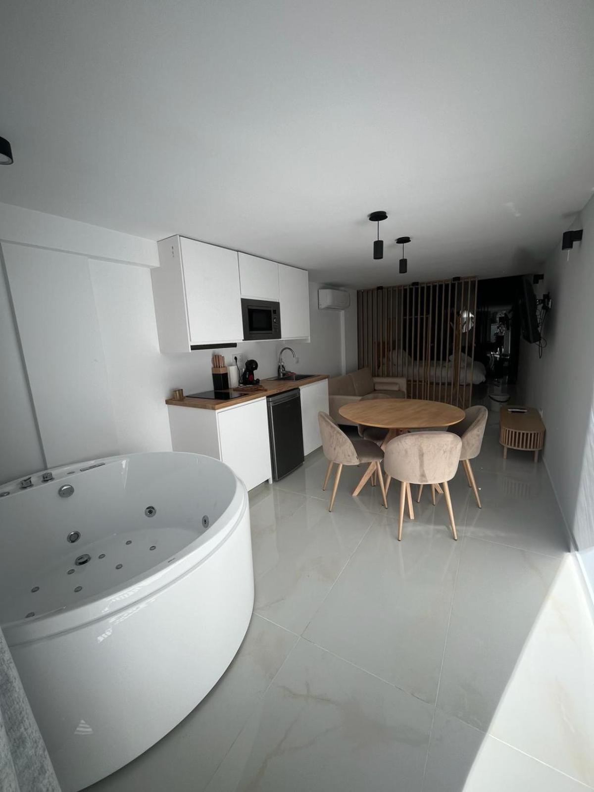 Suite Playamar Con Jacuzzi Торремолінос Екстер'єр фото